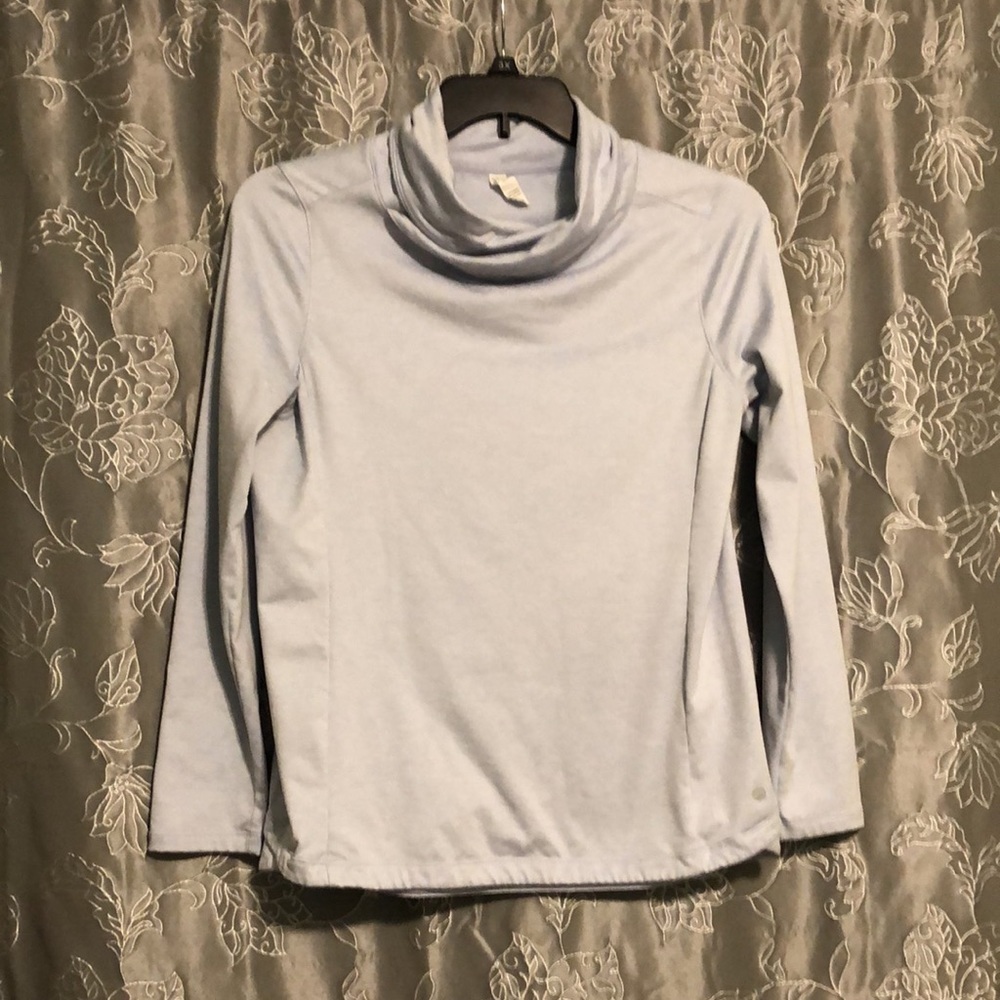 Activewear Apana pull over long sleeve shirt